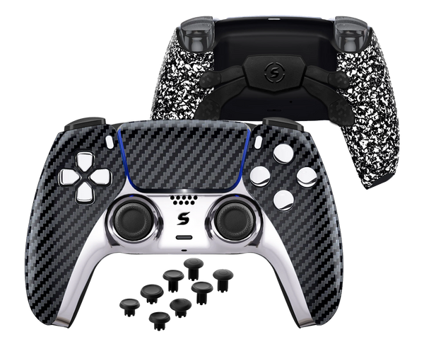 Ein individueller PS5-Controller mit Carbonoptik und präzisen, spiegelnden Chromdetails, die ein luxuriöses High-Tech-Design schaffen.